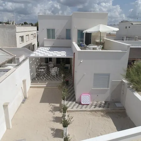 Baia Azzurra Bed & Breakfast *