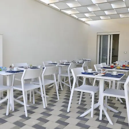 Baia Azzurra Bed & Breakfast *