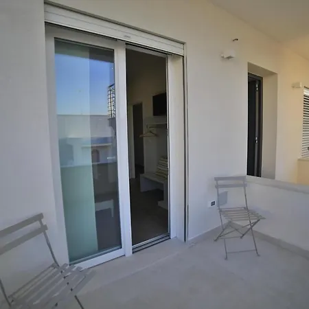Baia Azzurra Bed & Breakfast *