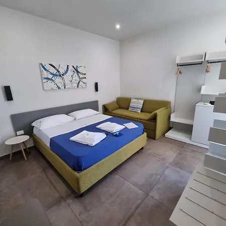 Baia Azzurra Bed & Breakfast *